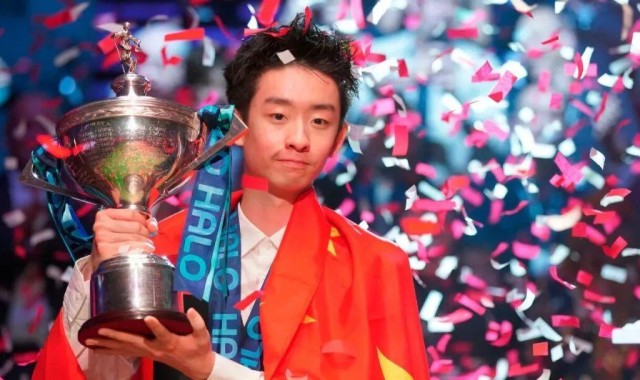 皇冠体育-历史性登顶！吴宜泽加冕斯诺克世锦赛00后新王