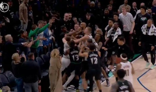 皇冠体育app下载-NBA官方：约基奇因冲突被罚款5万美元，兰德尔被罚款3.5万